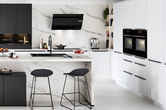 Køkken i hvid marmor laminat