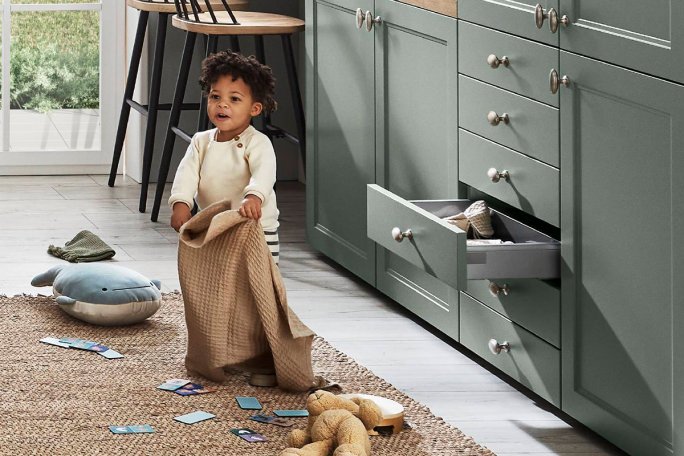 Hvordan man børnesikrer sit køkken