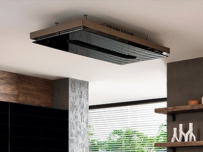 Innovativ Elica emhætte i loftet på et nyt køkken