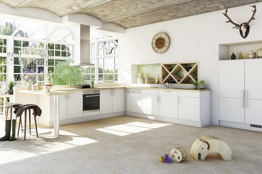 Hvidt vinkelkøkken med bordplade i trælook