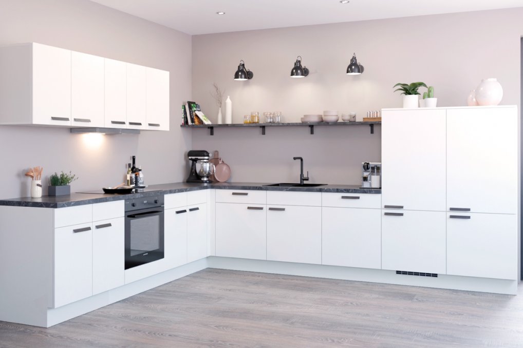 Elegant hvidt køkken med smudsafvisning