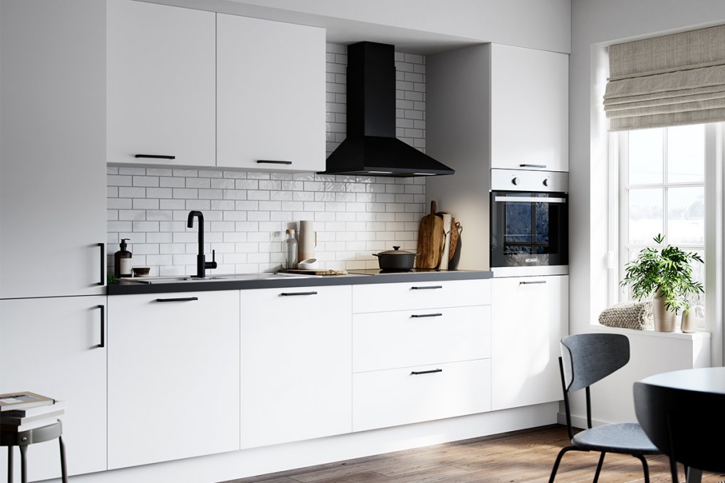 Hvidt Laser køkken med sort bordplade