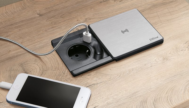 Strømudtag i bordpladen i køkkenet