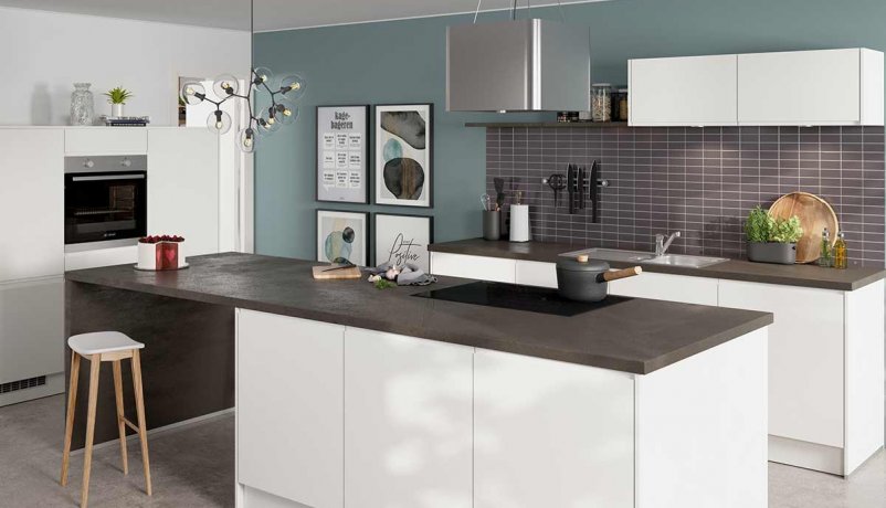 Lækkert hvidt grebsfrit køkken