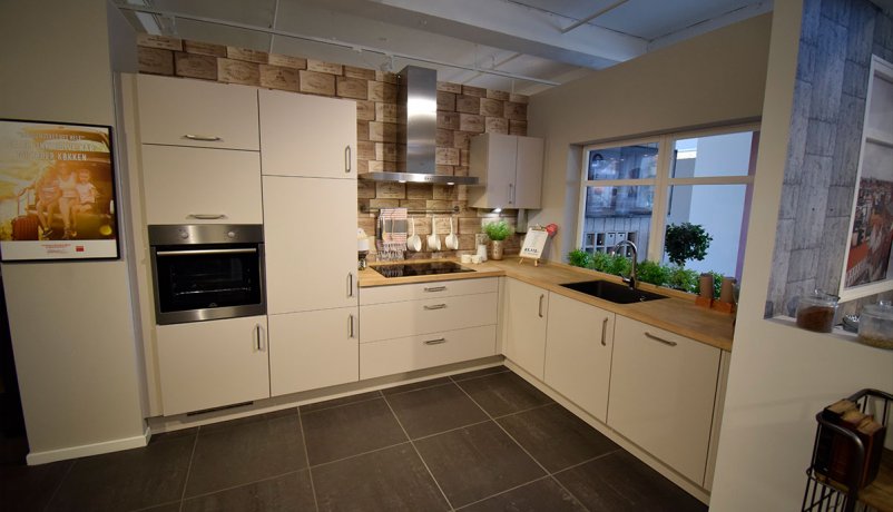 Lækkert udstillingskøkken til salg i Valby