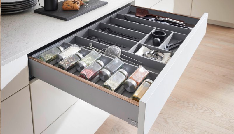 Skuffer med plads til krydderiglas