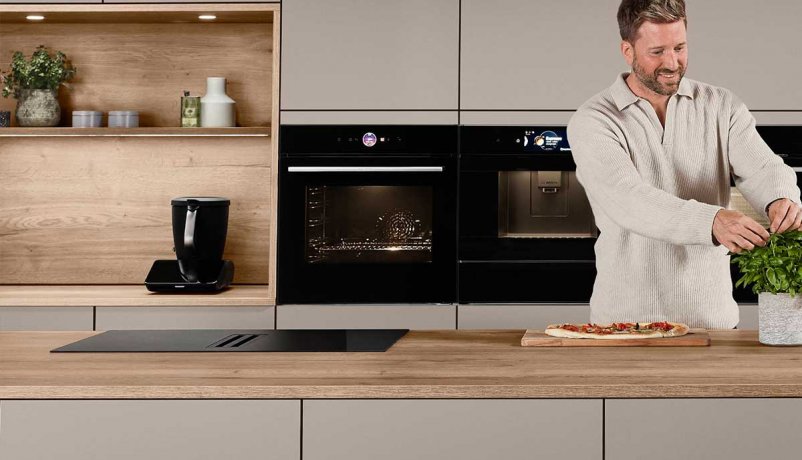 Indbygget emhætte giver et harmonisk udtryk