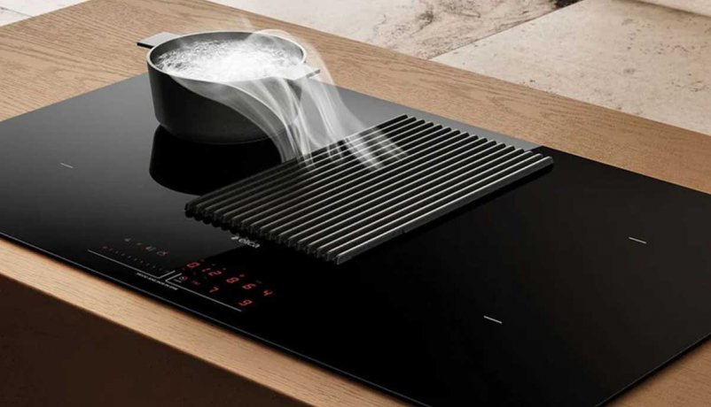 Emhætten suges damp og os direkte ved madlavningen