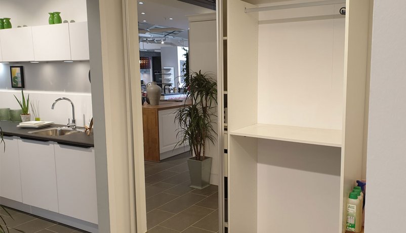 Køge – Garderobe, Hvid KA