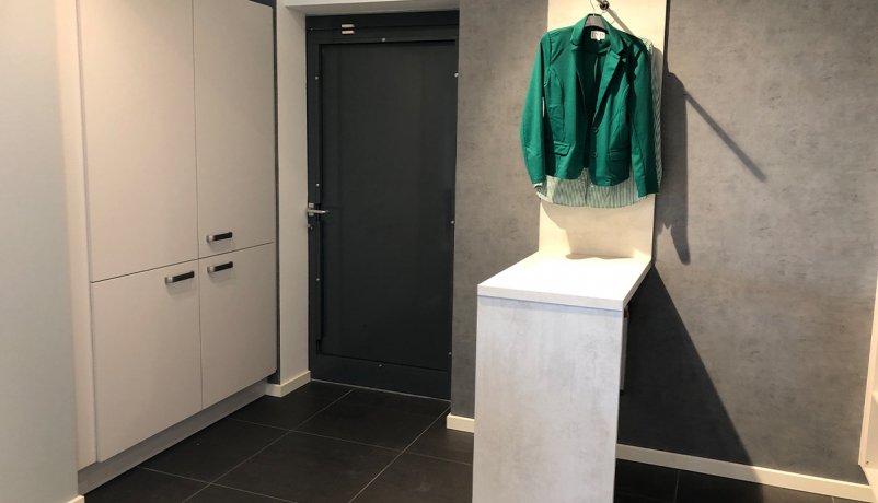 Aarhus – Speed, Satin Grey, Garderobe