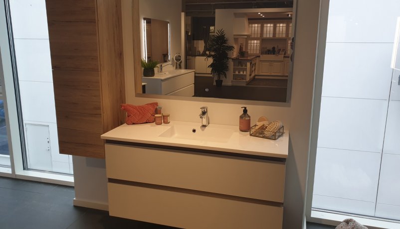 Glostrup – Flash, Alpine White Badmiljø