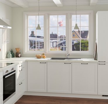 Miljøvenligt landkøkken med flotte udskæringer