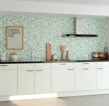 Ligesidet køkken i varm tone 